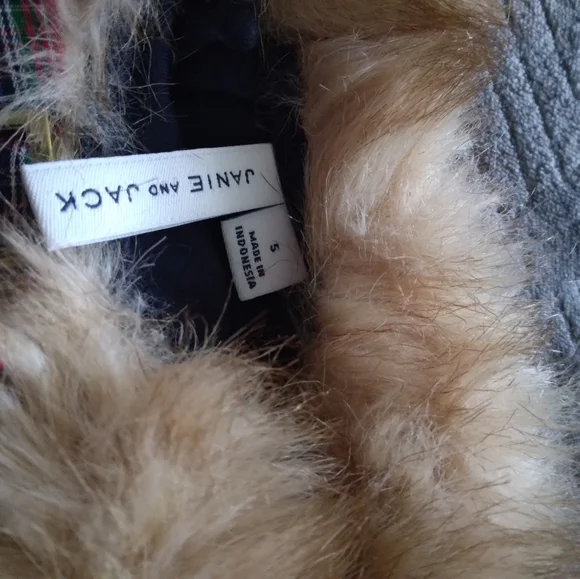 Janie and Jack set size 5t faux fur collar